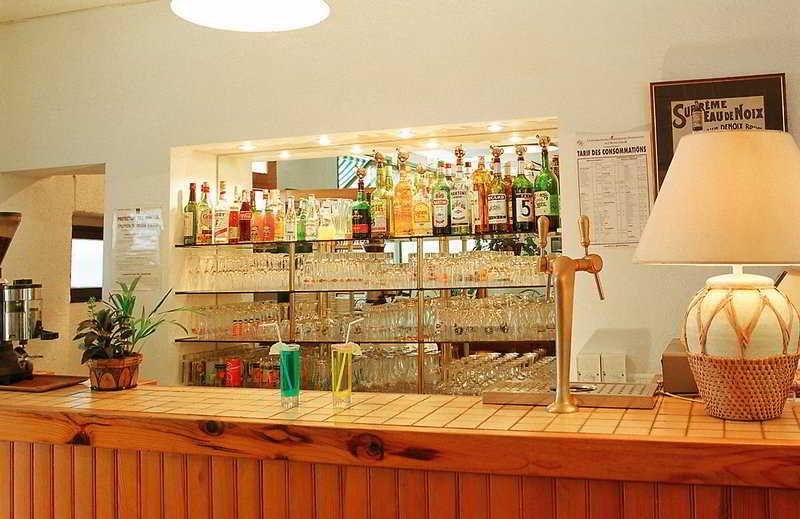 Hotel Restaurant Les Falaises Bouziès Restoran fotoğraf